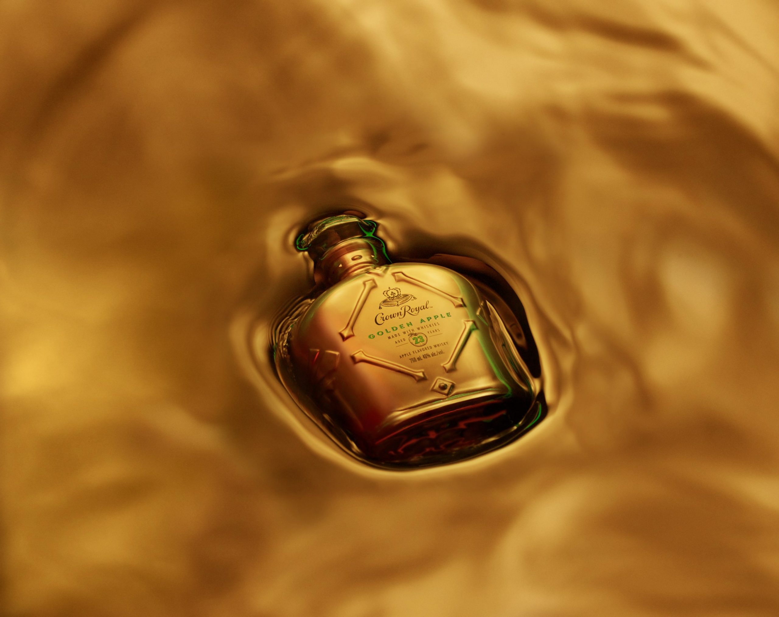 imagen 3 de Crown Royal Golden Apple, la manzana llega al whisky…