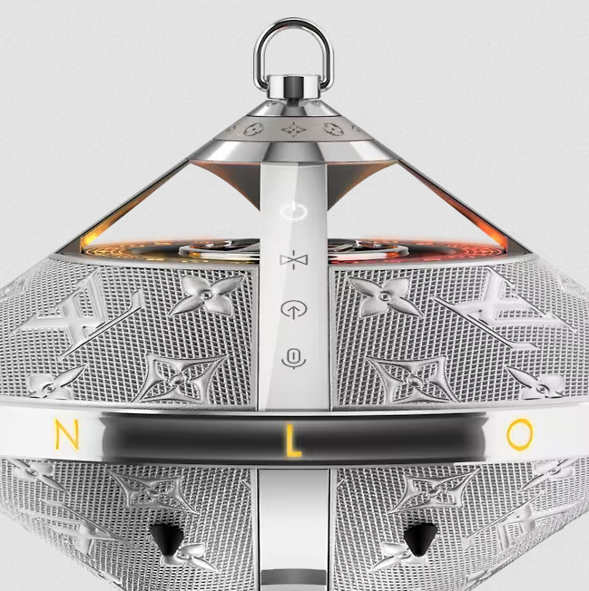 imagen 3 de El altavoz Horizon Light Up de Louis Vuitton estrena acabado en plata.