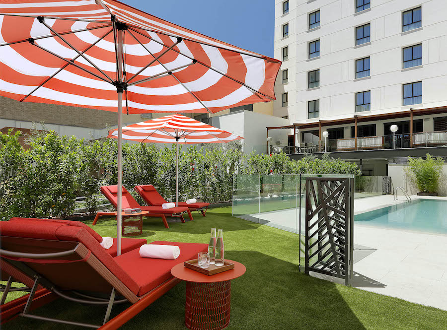 imagen 6 de El Hard Rock Hotel Madrid abre su piscina al público en general.