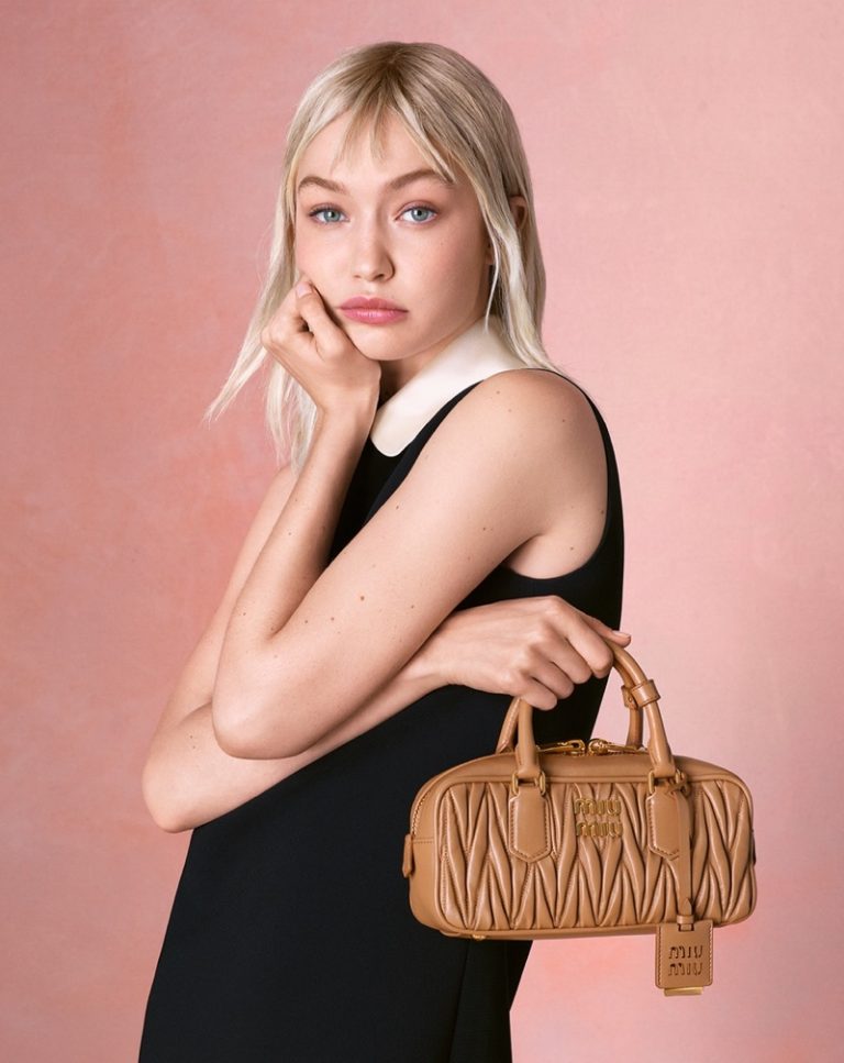 imagen 1 de Gigi Hadid presenta lo nuevo de Miu Miu.