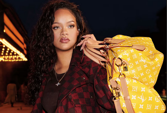 Rihanna y los complementos de hombre Louis Vuitton según Pharrell Williams.