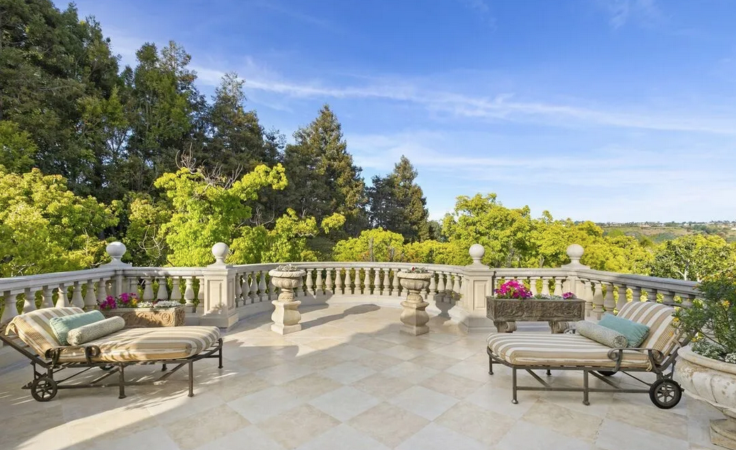 imagen 8 de Rod Stewart vende su espectacular mansión en Beverly Hills.