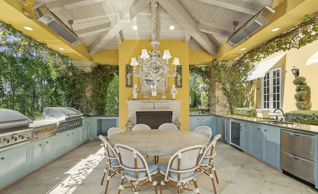 imagen 30 de Rod Stewart vende su espectacular mansión en Beverly Hills.