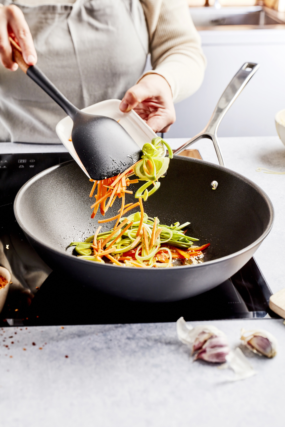 imagen 6 de Zwilling: llega la hora de que la plancha y el wok protagonicen nuestra cocina.