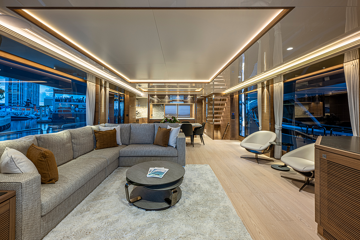 imagen 9 de Así es el interior del Issimo de Horizon Yachts.