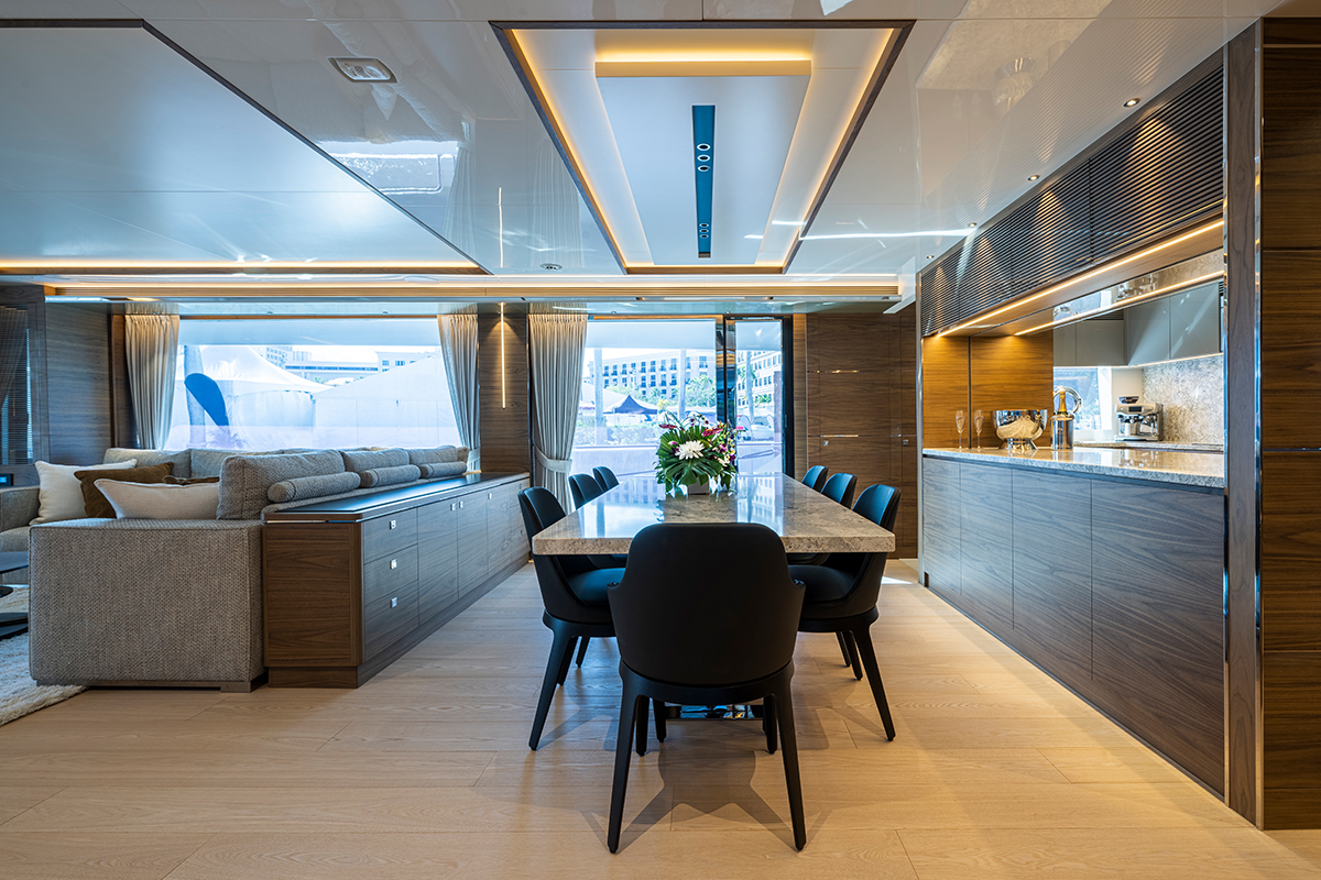 imagen 3 de Así es el interior del Issimo de Horizon Yachts.