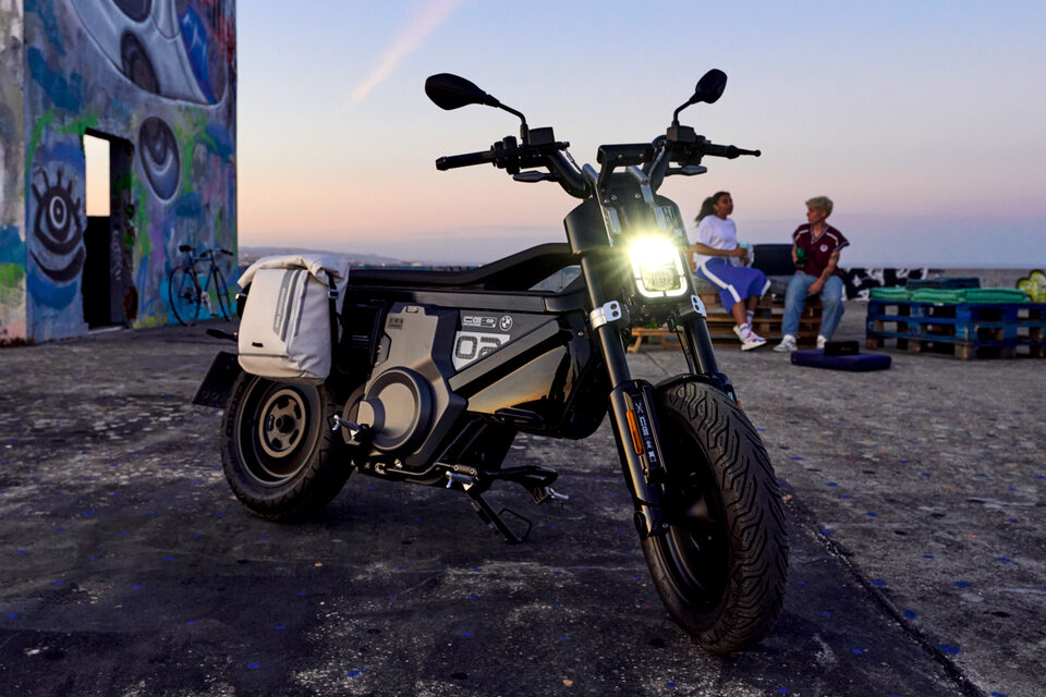 imagen 1 de BMW CE 02 Electric Motorbike, la motocicleta del verano.
