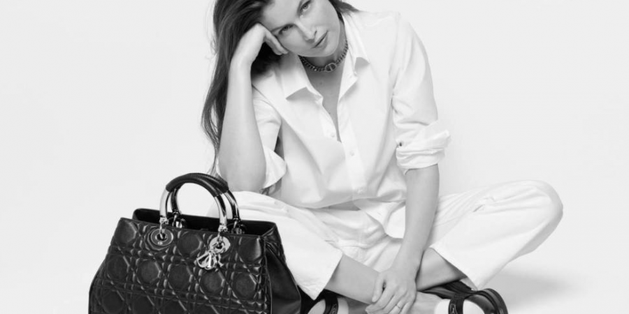 Laetita Casta y el bolso Dior Lady 95.22.