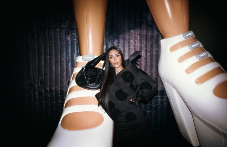 imagen 2 de Kim Kardashian y el glamour otoñal de Marc Jacobs.