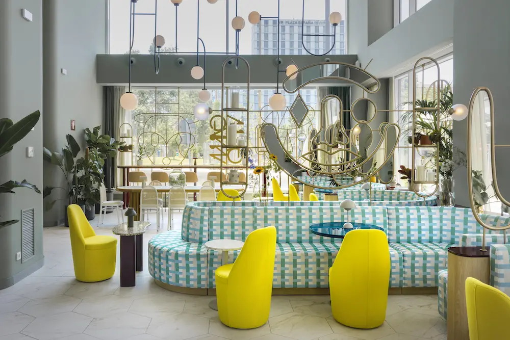 imagen 2 de La Santa María Gastrobar, un restaurante diseñado por Jaime Hayon.