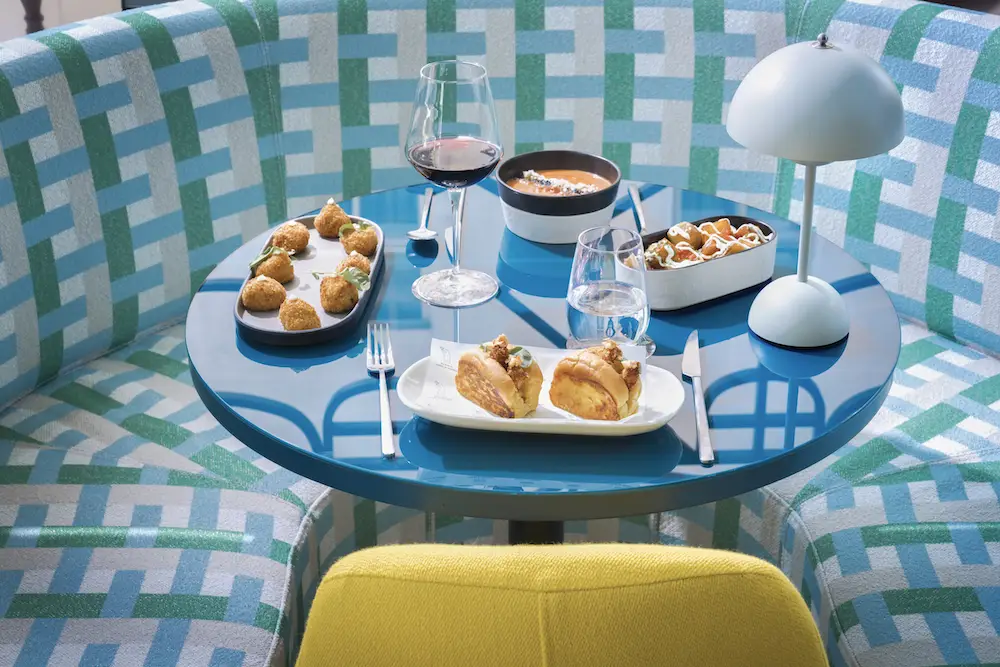 imagen 7 de La Santa María Gastrobar, un restaurante diseñado por Jaime Hayon.