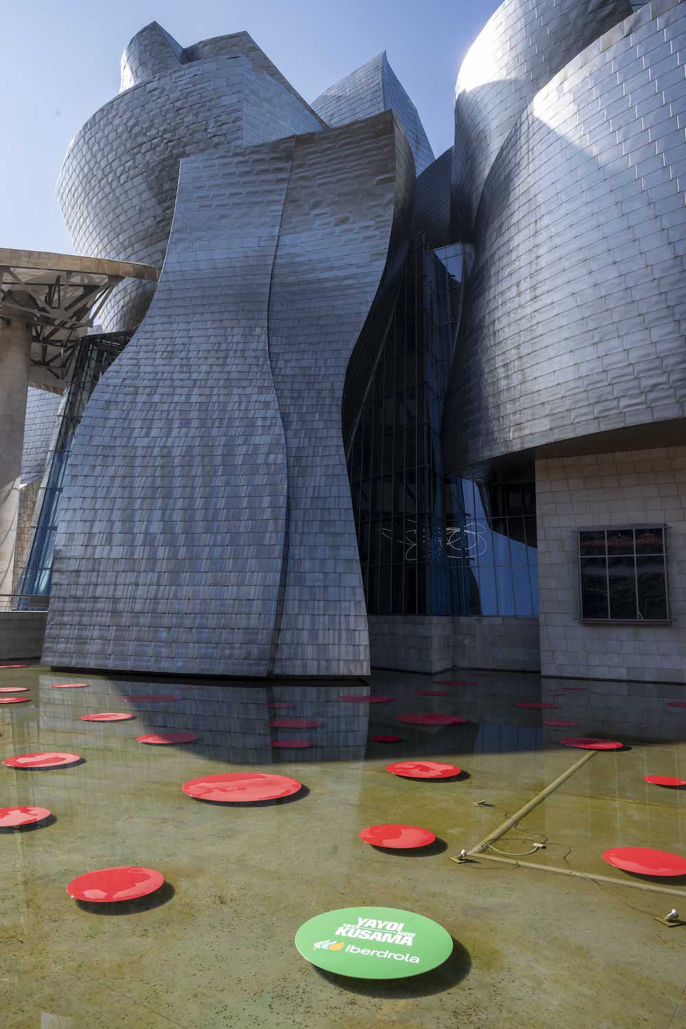 imagen 2 de Los lunares de Yayoi Kusama también conquistan el Guggenheim… e Iberdrola.