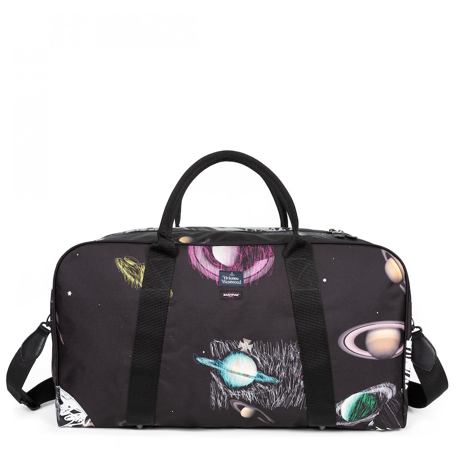imagen 11 de Vivienne Westwood x Eastpak: una colección de bolsas y mochilas espaciales.