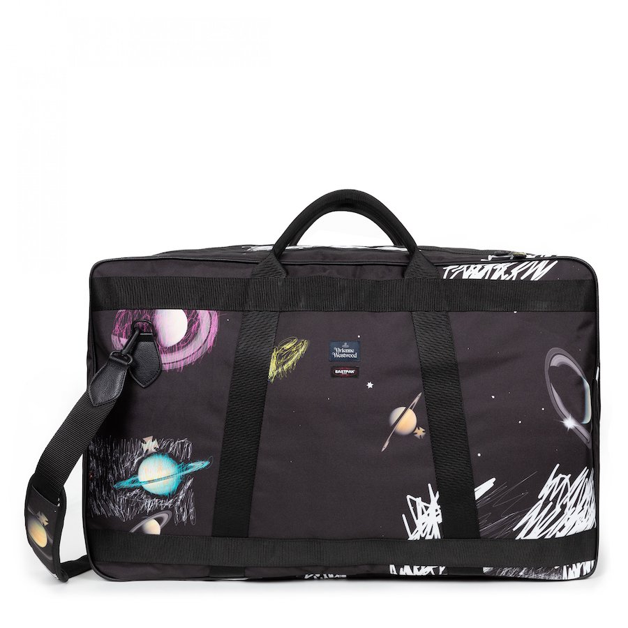 imagen 12 de Vivienne Westwood x Eastpak: una colección de bolsas y mochilas espaciales.
