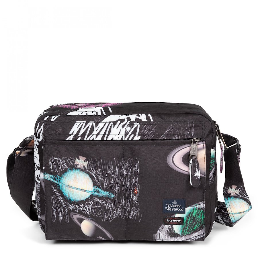 imagen 13 de Vivienne Westwood x Eastpak: una colección de bolsas y mochilas espaciales.