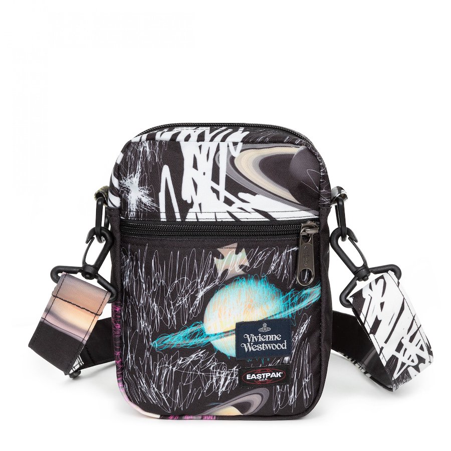 imagen 15 de Vivienne Westwood x Eastpak: una colección de bolsas y mochilas espaciales.