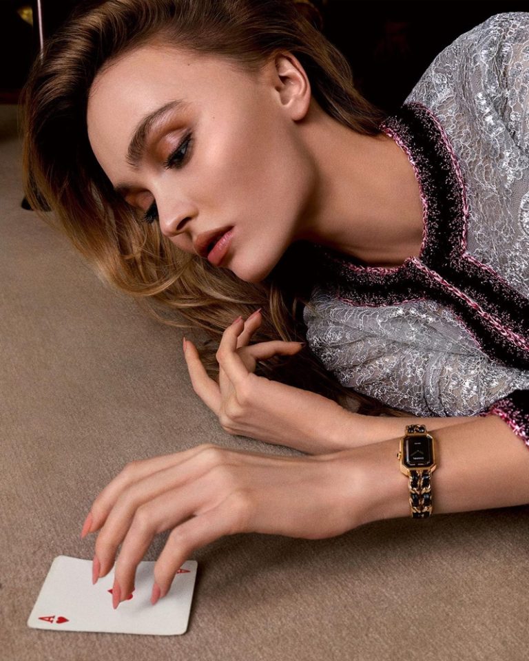imagen 5 de Lily-Rose Depp luce el reloj Première Édition Originale de Chanel.