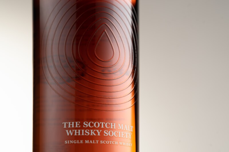 imagen 2 de The Scotch Malt Whisky Society’s the Only Drop, uno de los whiskys más raros subastados por Sotheby’s.