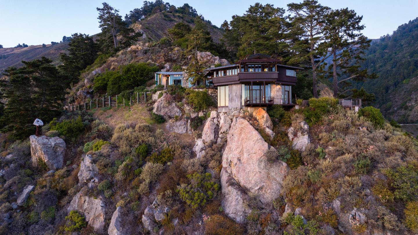 imagen 4 de Taktsang Big Sur: se vende la casa californiana inspirada en el famoso ministerio budista de Buthan.