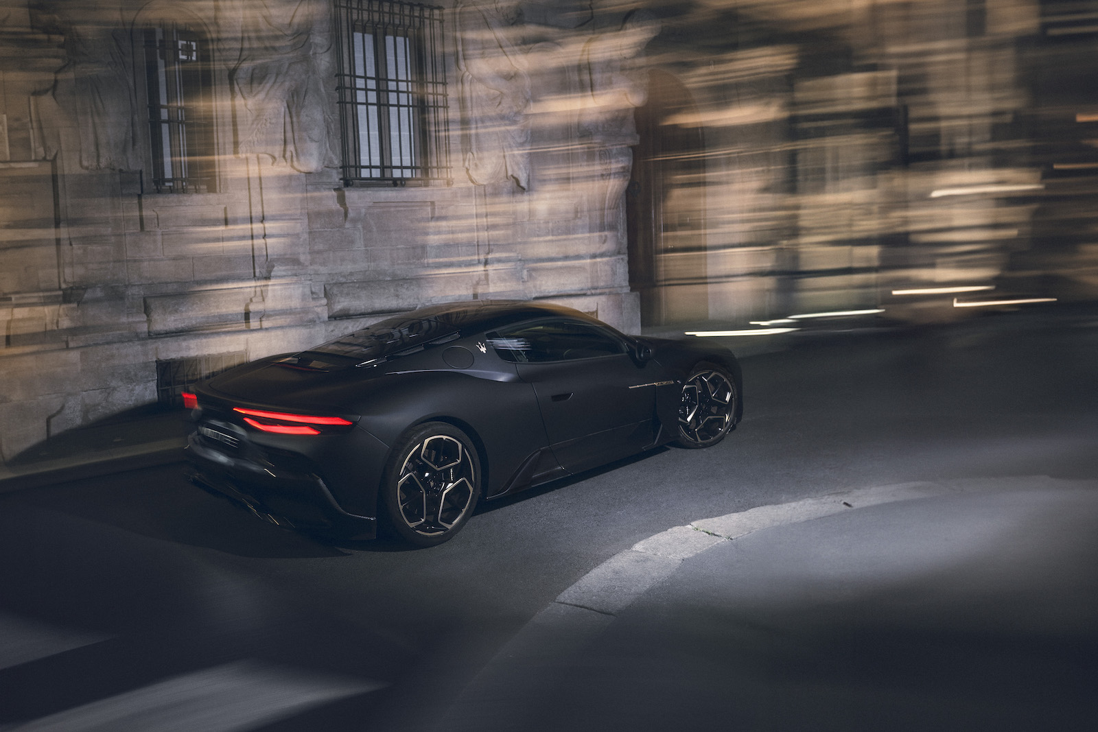 imagen 3 de MC20 Notte, la bestia nocturna de Maserati.