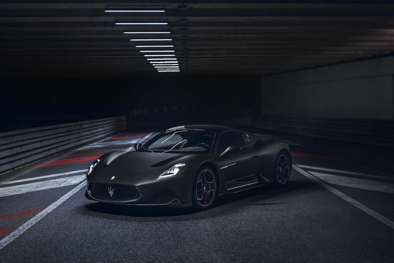 imagen 9 de MC20 Notte, la bestia nocturna de Maserati.