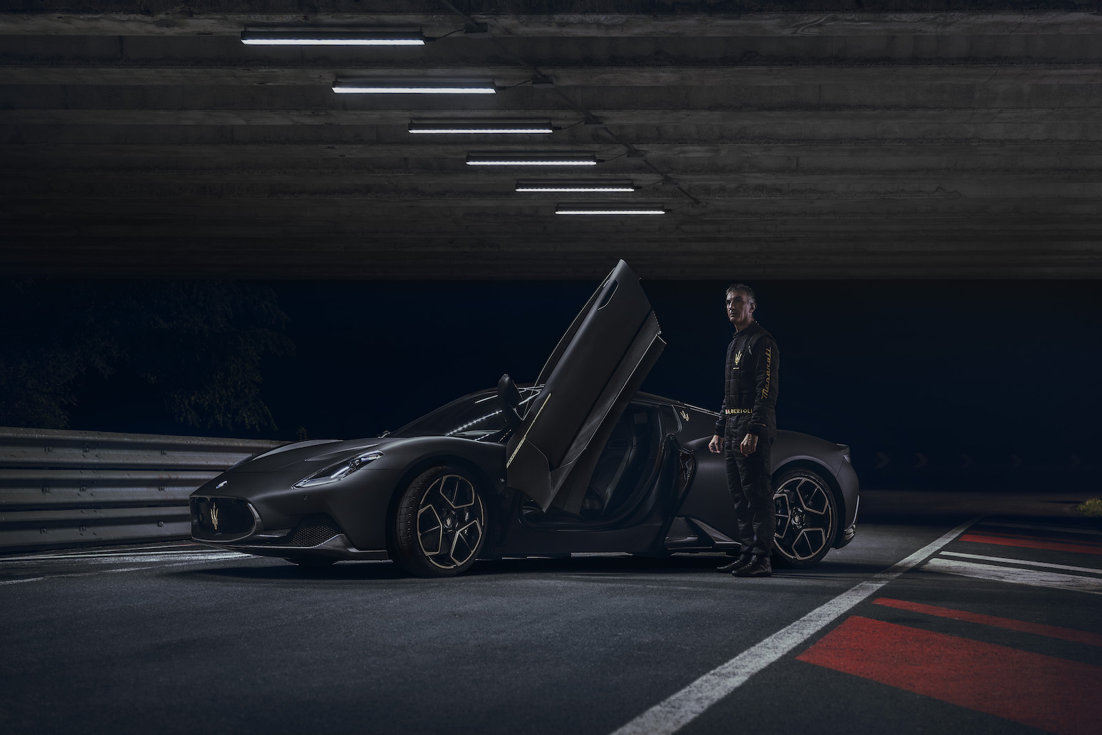 imagen 10 de MC20 Notte, la bestia nocturna de Maserati.