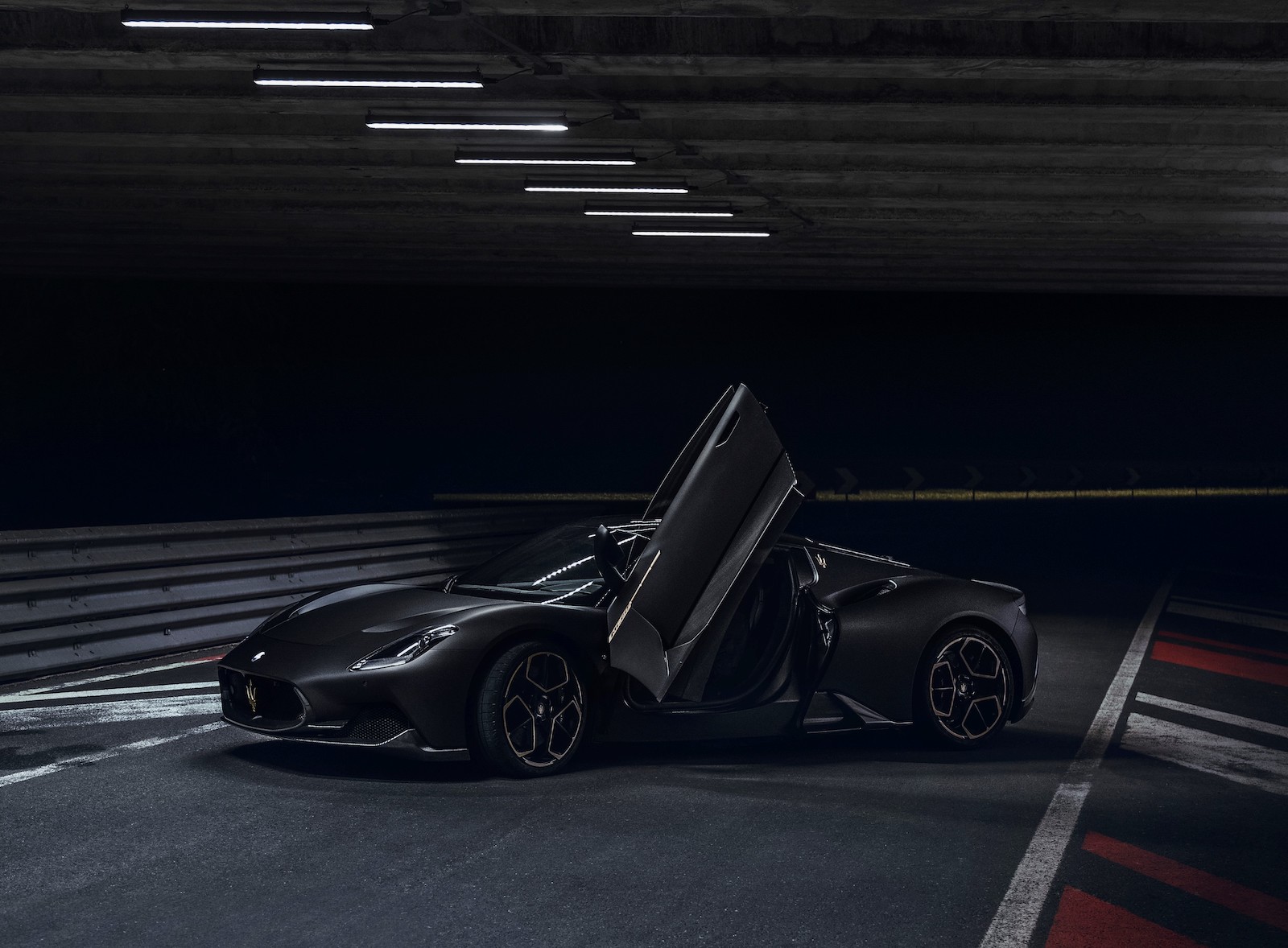 imagen 11 de MC20 Notte, la bestia nocturna de Maserati.