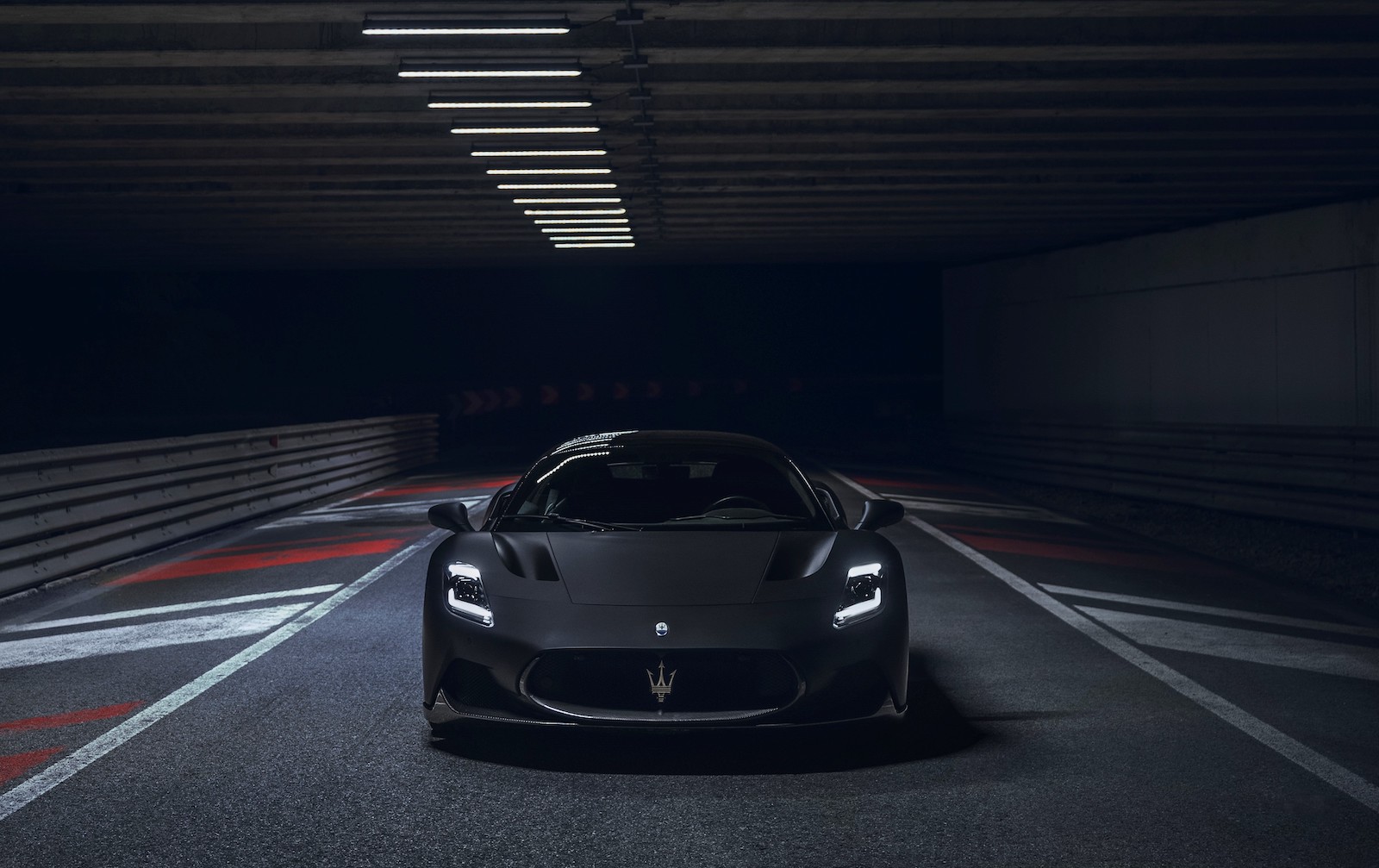imagen 12 de MC20 Notte, la bestia nocturna de Maserati.