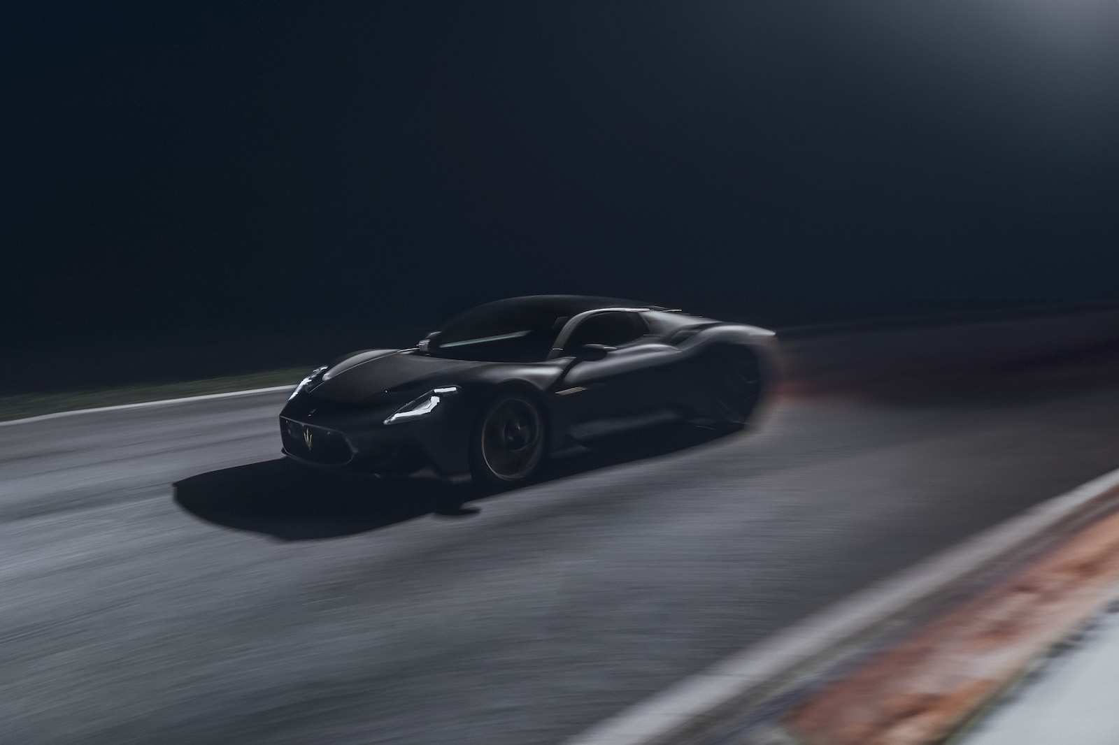 imagen 13 de MC20 Notte, la bestia nocturna de Maserati.