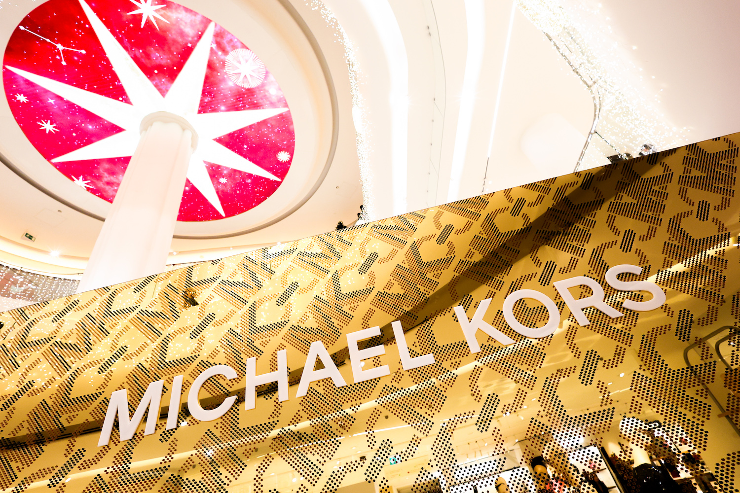 imagen 10 de Michael Kors estrena tienda en Madrid.