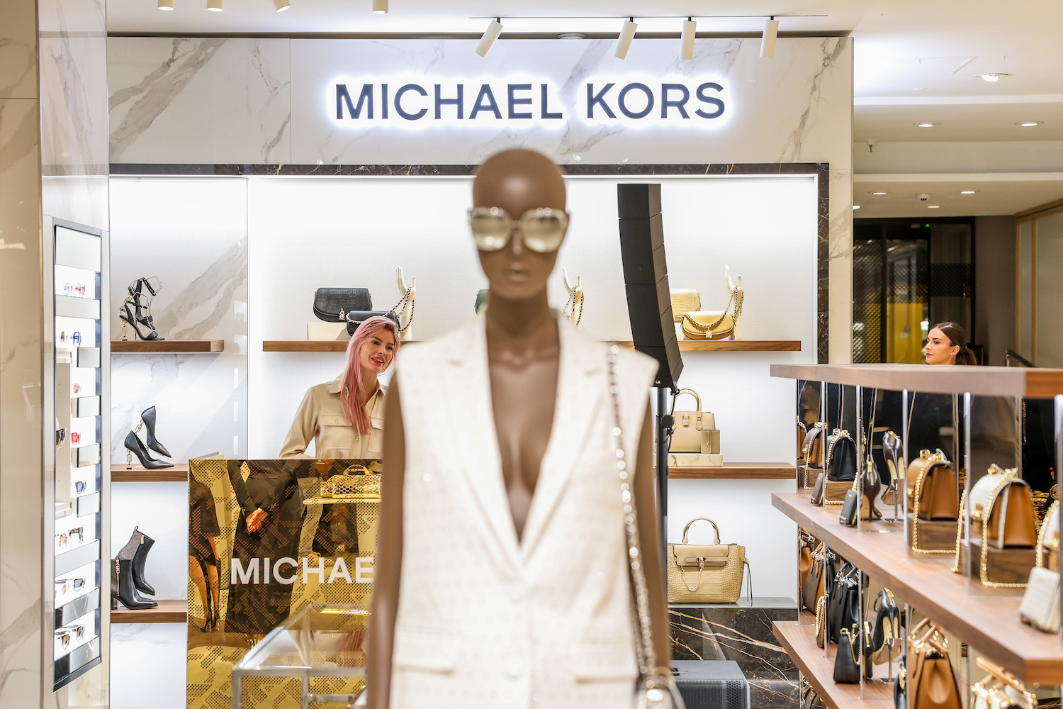 imagen 12 de Michael Kors estrena tienda en Madrid.