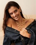 Sara Sampaio presenta las nuevas joyas de Marco Bicego.