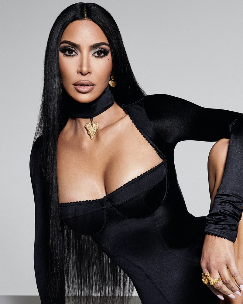 imagen 4 de SKIMS: la sofisticada Navidad en satén de Kim Kardashian.