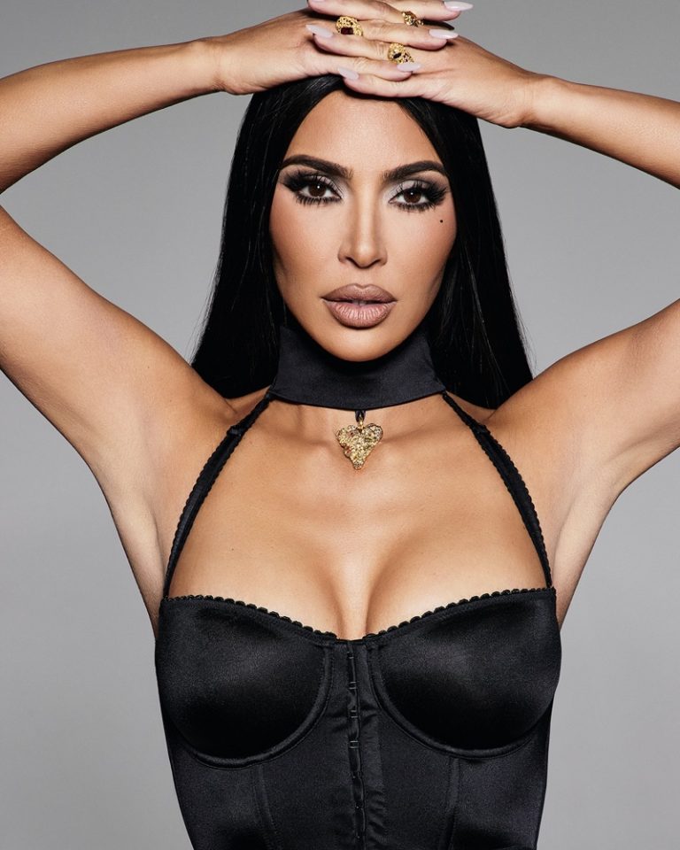 imagen 6 de SKIMS: la sofisticada Navidad en satén de Kim Kardashian.
