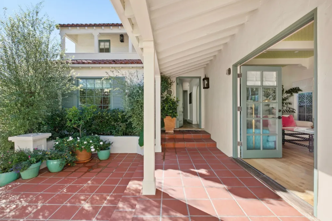 imagen 5 de Emma Stone vende su romántica y lujosa casa en Los Ángeles.