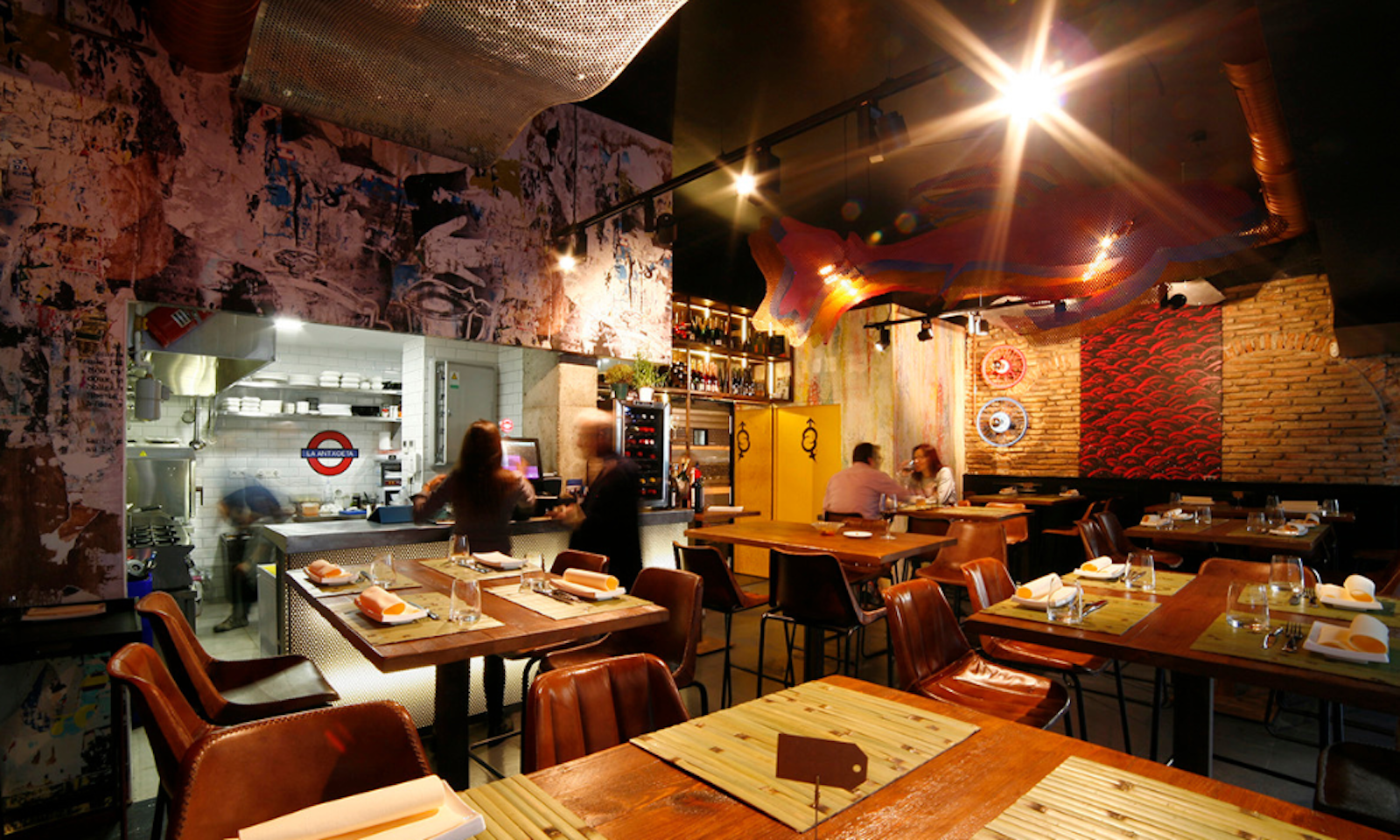 imagen 6 de La Antxoeta, un restaurante la mar de artístico.