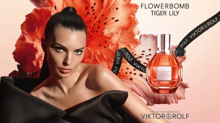 imagen 4 de ¿A qué huele Emily Ratajkowski? a Flowerbomb Tiger Lily de Viktor & Rolf.