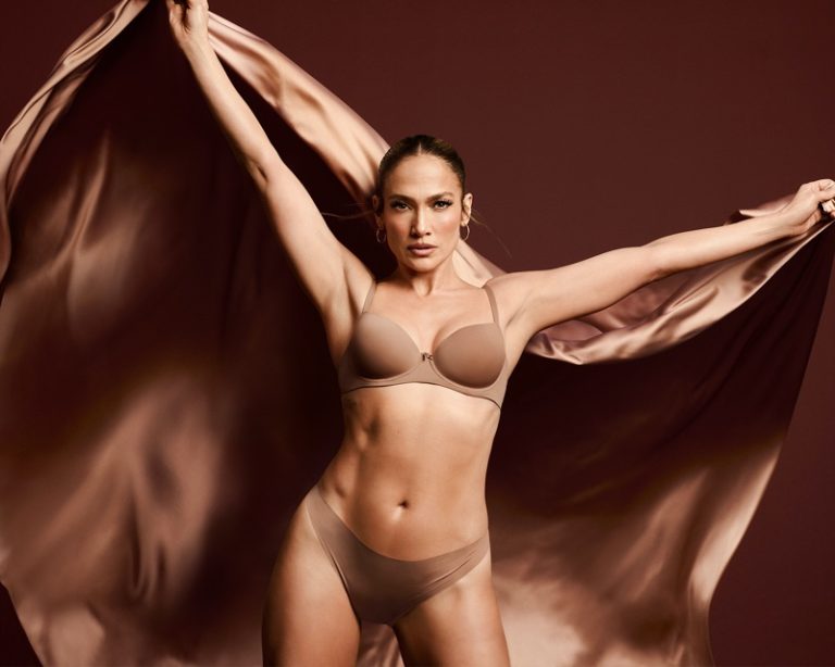 imagen 4 de Jennifer López, nude e Intimissimi.