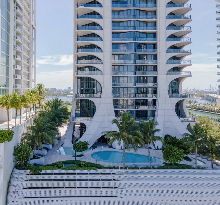 imagen 2 de Marc Anthony vende su lujoso apartamento en Miami.