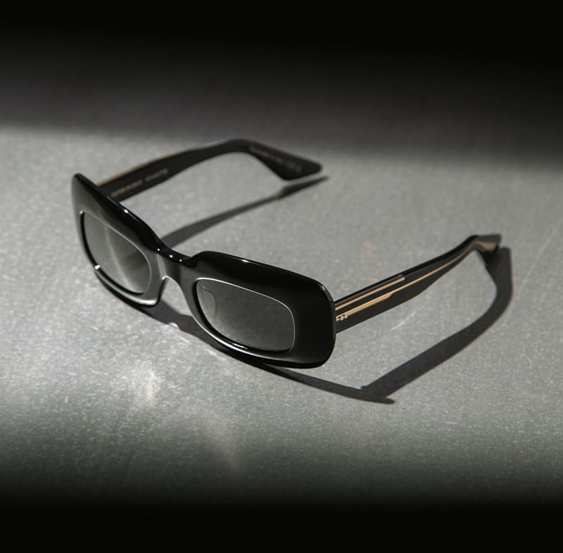 imagen 2 de Oliver Peoples x KHAITE, tus nuevas gafas de sol y verano.