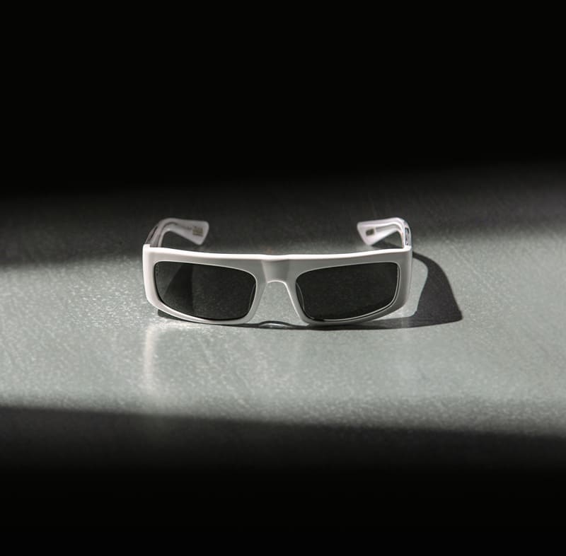 imagen 3 de Oliver Peoples x KHAITE, tus nuevas gafas de sol y verano.