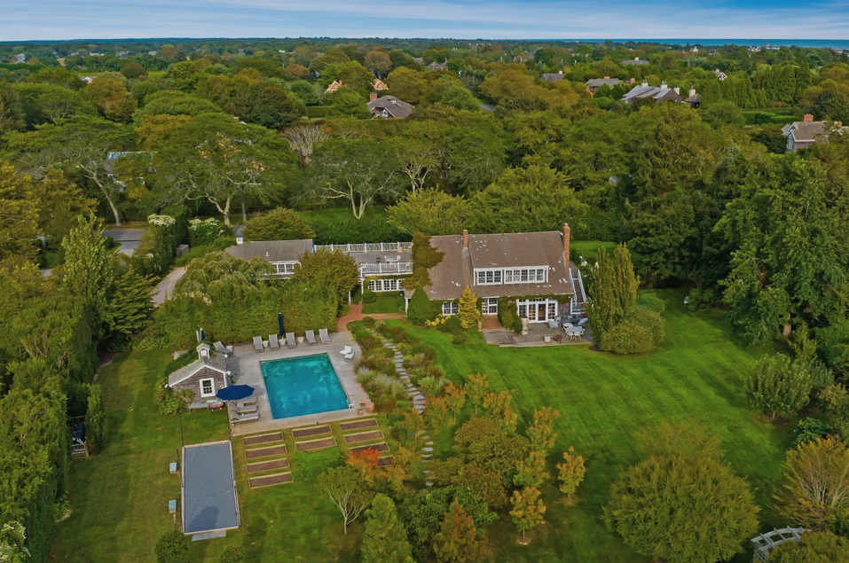 imagen 1 de Drew Barrymore vende su elegante casa en Los Hamptons.