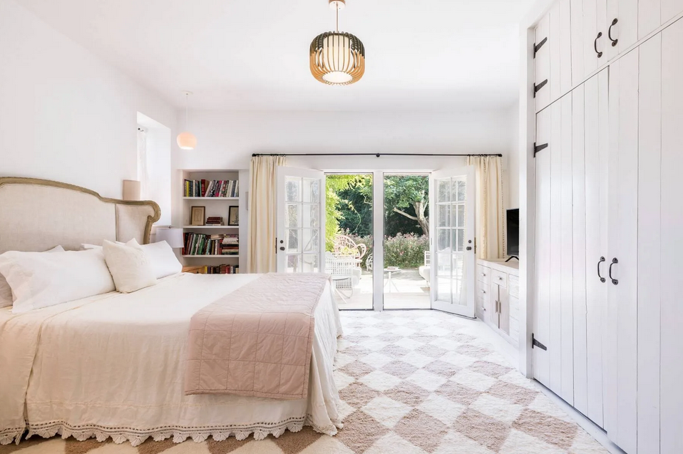 imagen 9 de Drew Barrymore vende su elegante casa en Los Hamptons.