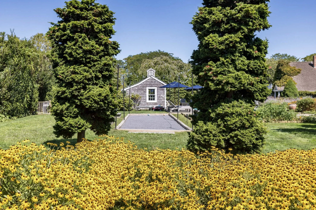 imagen 3 de Drew Barrymore vende su elegante casa en Los Hamptons.