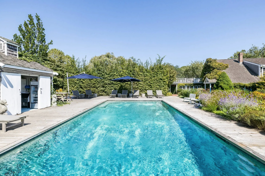 imagen 4 de Drew Barrymore vende su elegante casa en Los Hamptons.
