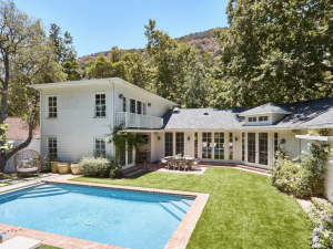 La modelo Jasmine Tookes vende su elegante casa en Los Ángeles por algo más de 4 millones de dólares.