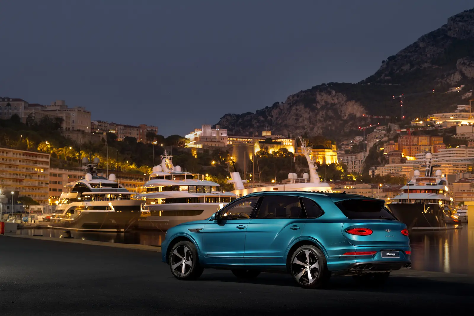 imagen 6 de Bentayga EWB Azure Riviera Collection, la inspiración náutica de Bentley.