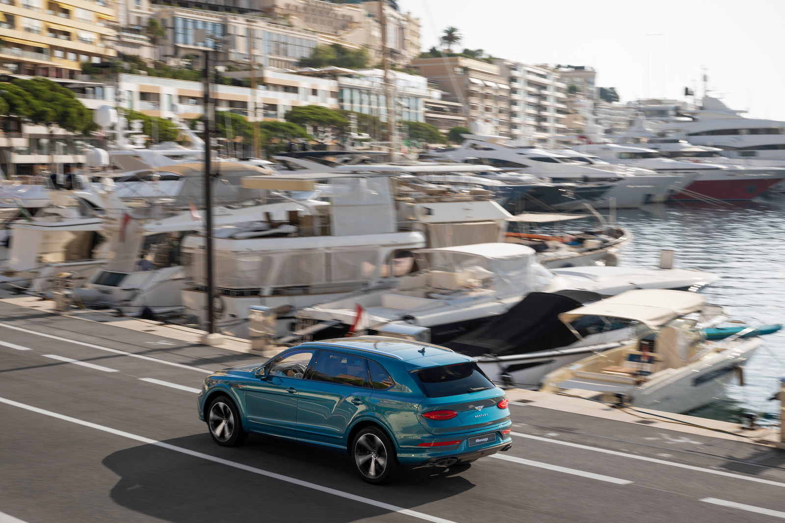 imagen 3 de Bentayga EWB Azure Riviera Collection, la inspiración náutica de Bentley.