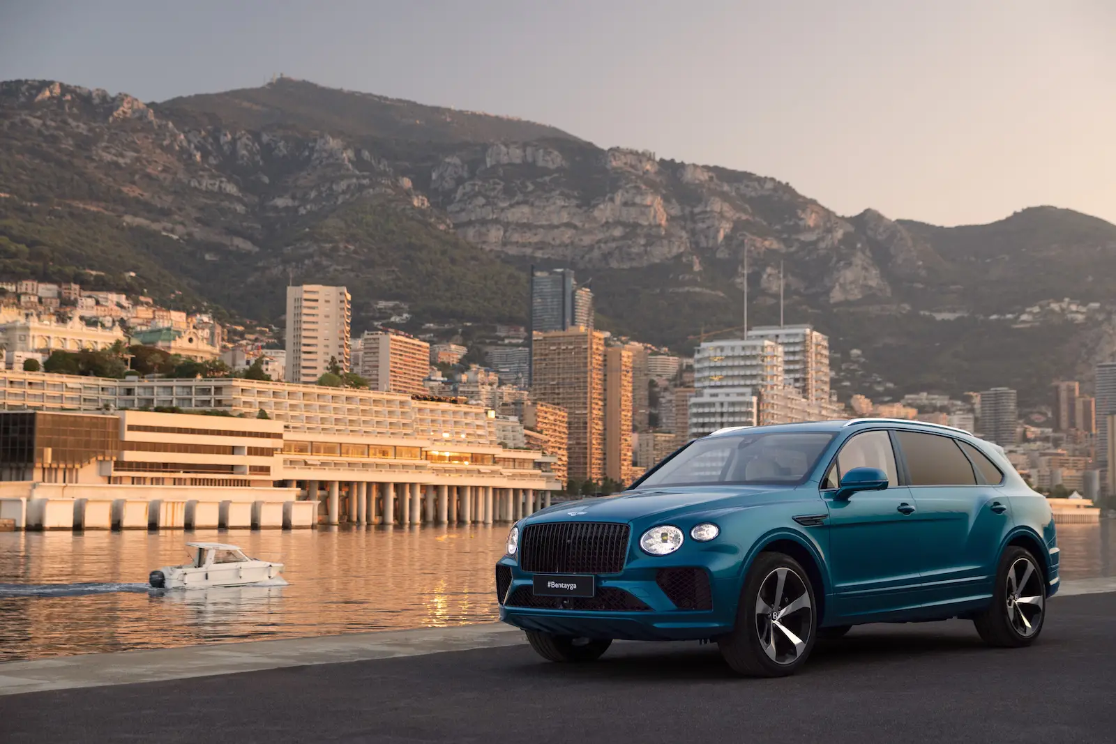 imagen 1 de Bentayga EWB Azure Riviera Collection, la inspiración náutica de Bentley.