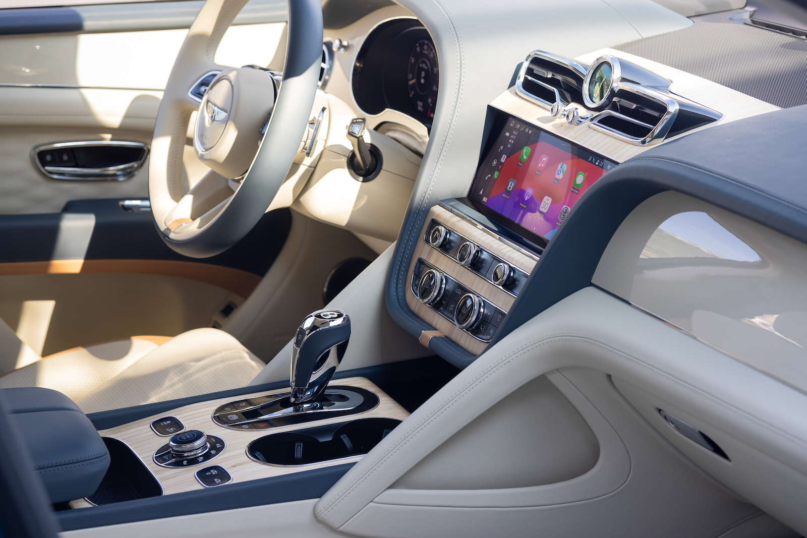 imagen 14 de Bentayga EWB Azure Riviera Collection, la inspiración náutica de Bentley.